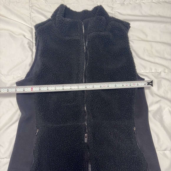 Fabletics Sedona Fleece Vest Size L in Black Sherpa Puffer - Picture 7 of 8